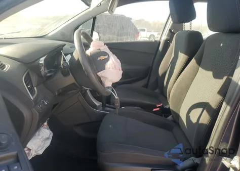 2018 Chevrolet Trax Ls z USA, uszkodzony, nr VIN 3GNCJKSB8JL415423